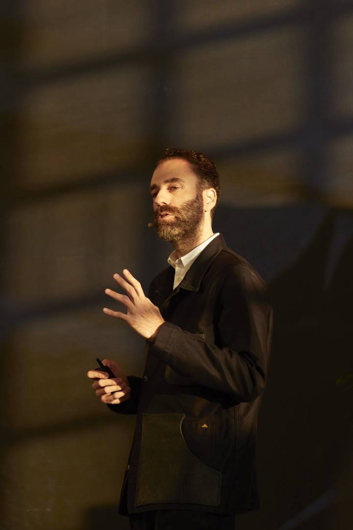 Matthew L. Scullin, PDG de MycoWorks, lors de la présentation de la société au salon Biofabricate à Paris en janvier 2024