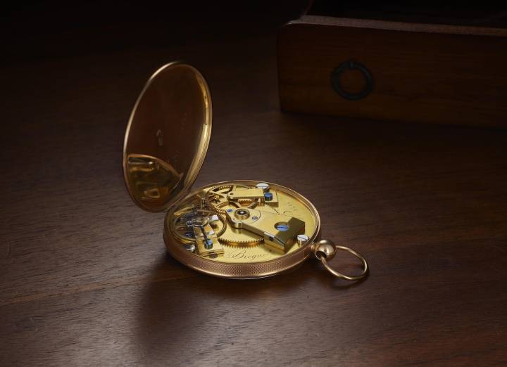 Le terme «Souscription» figure dès 1796 dans les registres de ventes de la maison Breguet. Cette pièce mono-aiguille est principalement commercialisée dès 1797. 