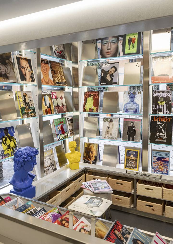 Le kiosque récemment lancé par la boutique-agence, Mille Edicola à Milan. 