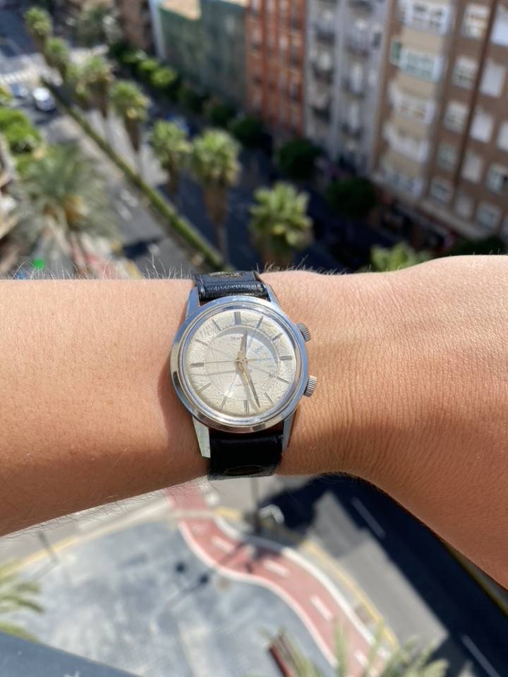 Un modèle Benedict Watch retrouvé par Adam Lassner, au-dessus des rues de Valence (Espagne), où le jeune homme a étudié.