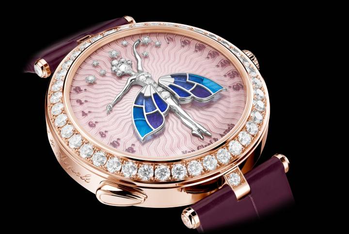 Née en 2013 et lauréate du Prix de la Complication Dame au GPHG la même année, la Lady Arpels Ballerine Enchantée reflète l'une des principales sources d'inspiration de la marque: la danse. Sur demande, le personnage indique les heures et les minutes en levant les bras.