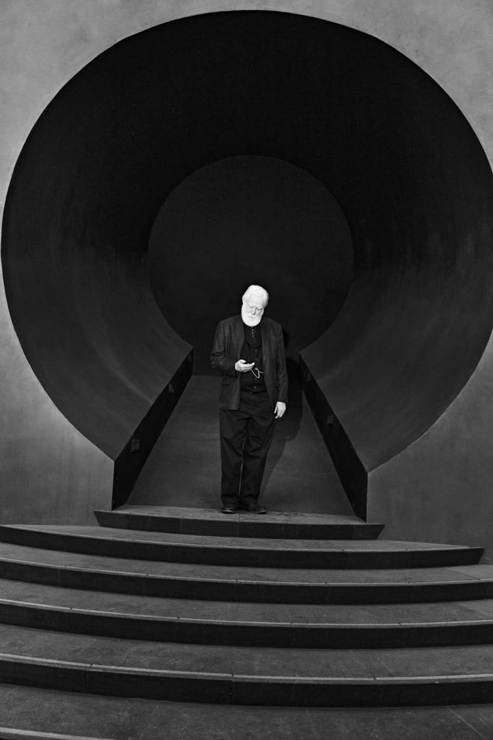 Le premier épisode de «Time Well Spent» mettait en scène le sculpteur de lumière James Turrell dans son installation monumentale, le Roden Crater.