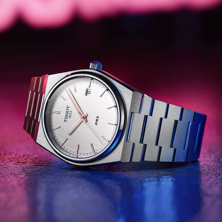 Avec la PRX, déclinée en versions quartz et automatique, Tissot réédite un design de 1978, à boite et bracelet intégrés. 