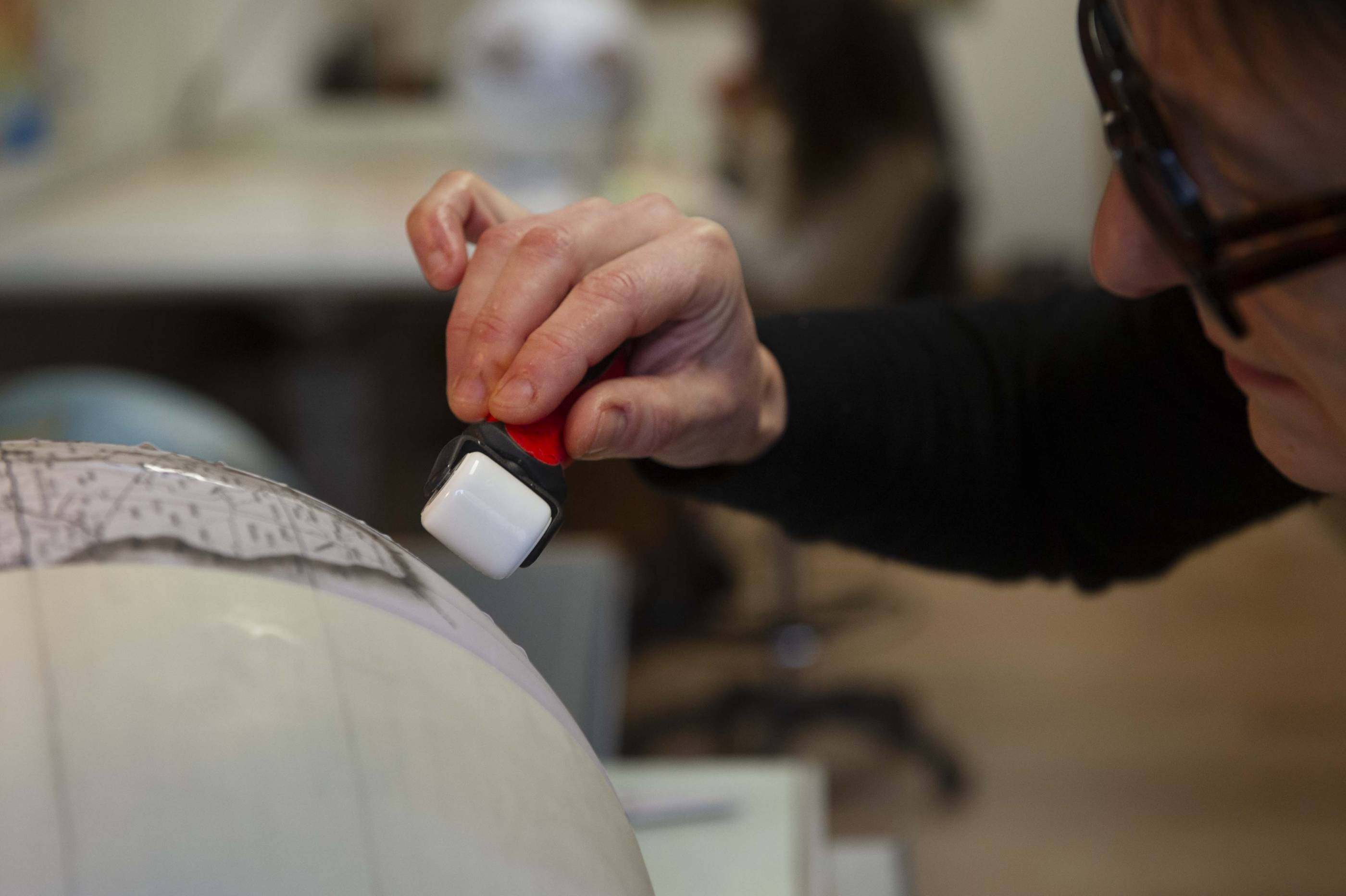 Globe Sauter & Cie: La Terre, façonnée à la main