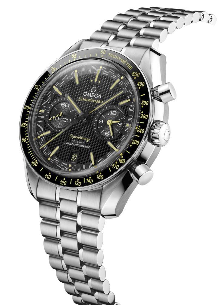 La Speedmaster Super Racing de 44,25 mm est la première montre dotée du système Spirate™ d'Omega.