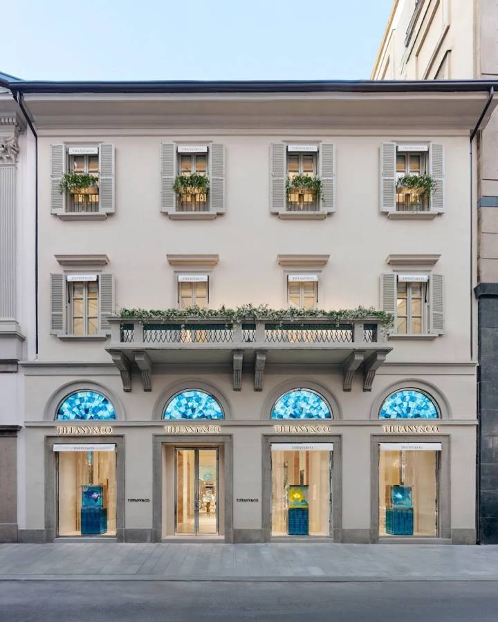 L'écrin de Tiffany & Co. à Milan, via Montenapoleone, le plus grand d'Europe et récemment récompensé du titre de «plus belle boutique du monde» (Prix Versailles).