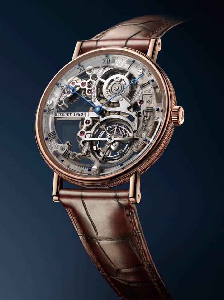 Cette année, Breguet présente dans sa collection Classique le Tourbillon Extra-Plat Squelette 5395. Le silicium a fait son entrée dans l'échappement à ancre et spiral plat. A noter la minceur remarquable du mouvement, avec ses 3 mm d'épaisseur.