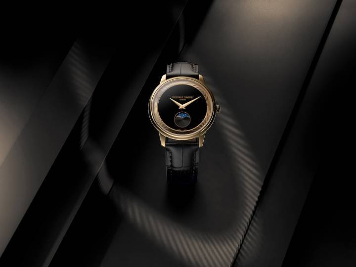 Apparue il y a un peu plus d'un an, la Classics Moneta Moonphase est un pur exercice de style: son réhaut s'inspire du pourtour cannelé d'une pièce de monnaie, d'où son nom. Désormais proposée en boîte acier de 37 mm, la pièce renouvelle l'usage de la lunette cannelée.