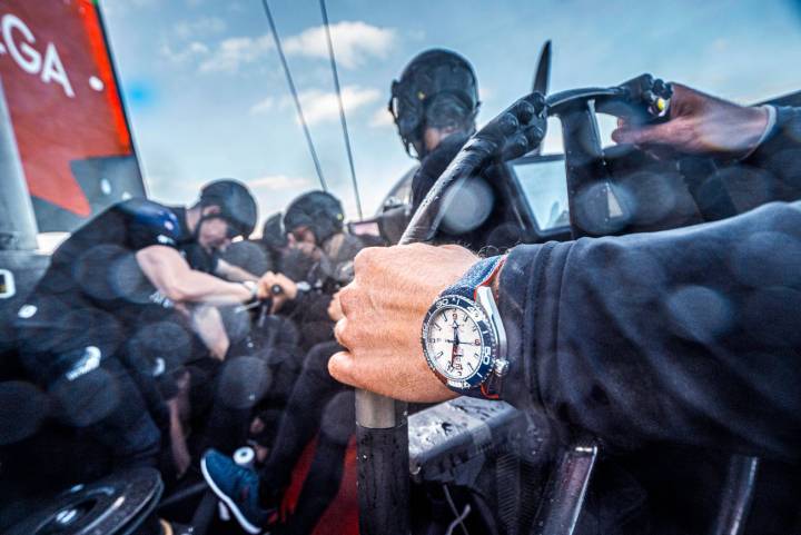 A bord du bateau de l'Emirates Team New Zealand, dont Omega est le partenaire privilégié