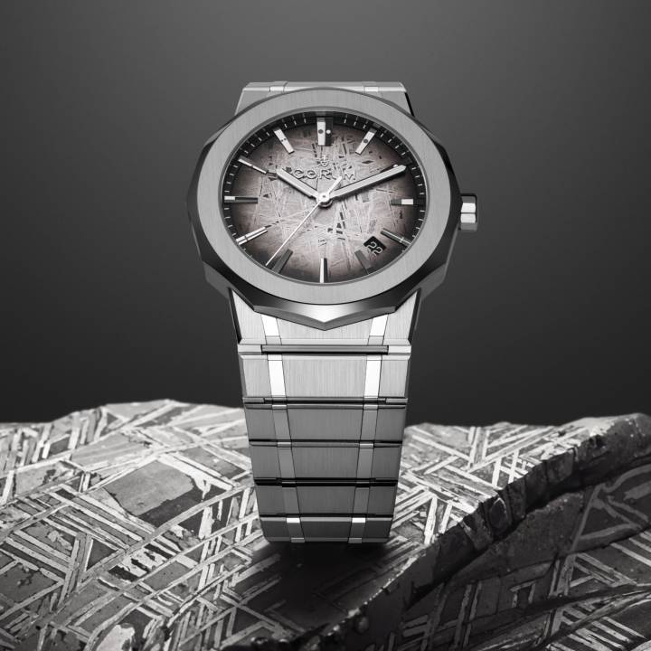 La nouvelle Admiral Meteorite 39 mm (prix retail hors taxes: CHF 13'900). Pour sa relance, Corum dévoile 11 nouvelles références d'Admiral avec quatre points-clés: nouveau design de boîte, nouveaux cadrans, nouveau bracelet intégré et nouveau calibre maison, réalisé avec son partenaire et voisin de La Chaux-de-Fonds, Concepto.