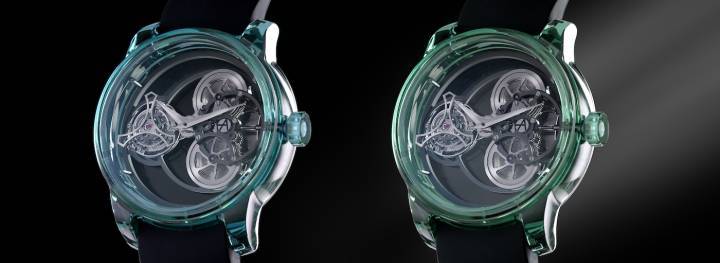La marque horlogère indépendante Artya a récemment introduit un concept de nano-saphir permettant de modifier la couleur du boîtier en saphir. Sur la Purity Tourbillon Chameleon, le boîtier passe d'un bleu profond à un vert translucide lorsqu'il est exposé à la lumière artificielle (6500K ou plus).