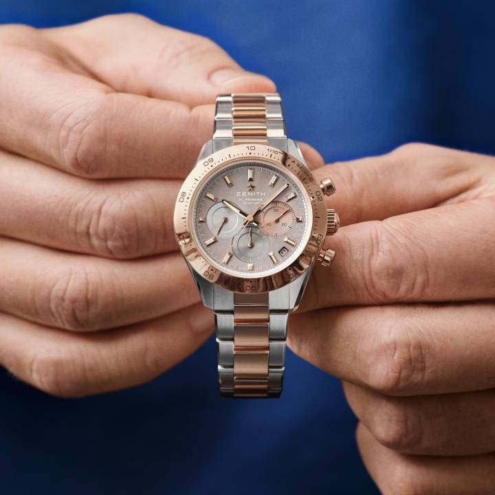 Zenith propose également une élégante nouvelle version de la Chronomaster Sport en acier et or rose, produite en édition limitée à 50 exemplaires.