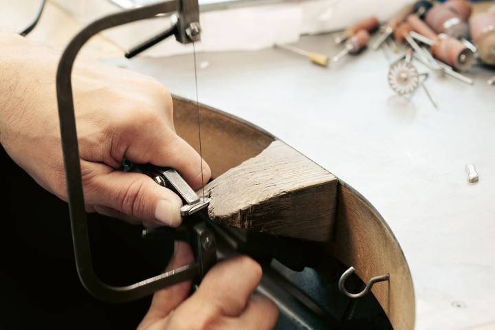  Conformément aux règles de la Fondation Time Æon, chaque composant de Naissance d'une Montre 3 a été fabriqué sans assistance numérique, un à un, intégralement à la main ou avec des outils traditionnels, pilotés par l'œil, la main et l'esprit humains.
