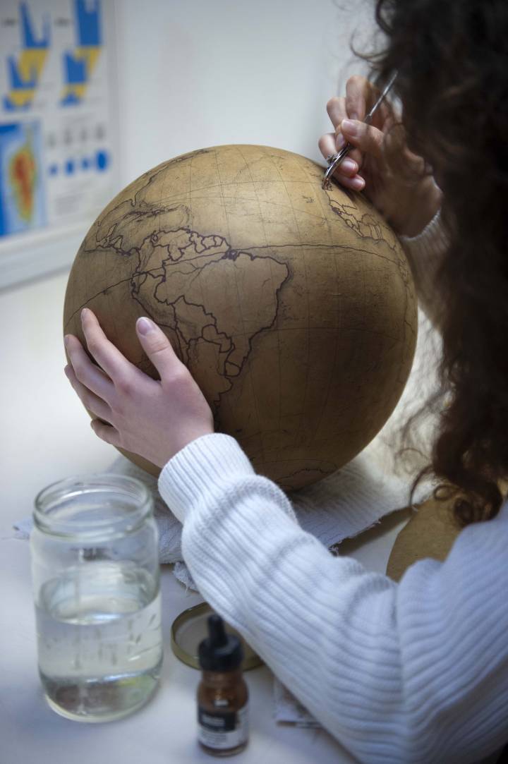 Globe Sauter & Cie: La Terre, façonnée à la main