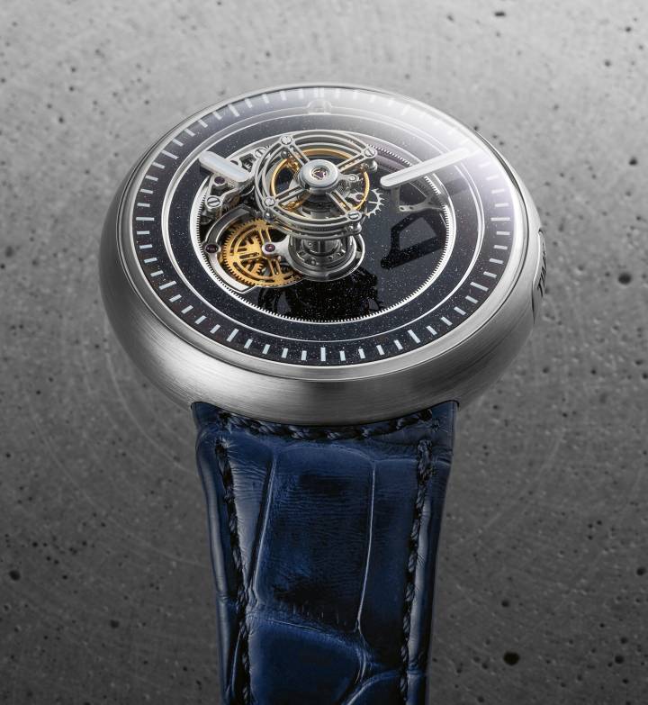 Le nouveau modèle KS 05 est équipé du calibre Kross Studio KS 7005, un tourbillon central flottant breveté à remontage manuel, conçu, fabriqué et assemblé en interne.