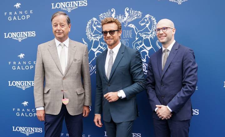 Charles Villoz, Vice-Président Sales de Longines (à gauche), aux côtés de l'acteur Simon Baker, ambassadeur de la marque, et de Matthieu Baumgartner, Vice-Président Marketing.