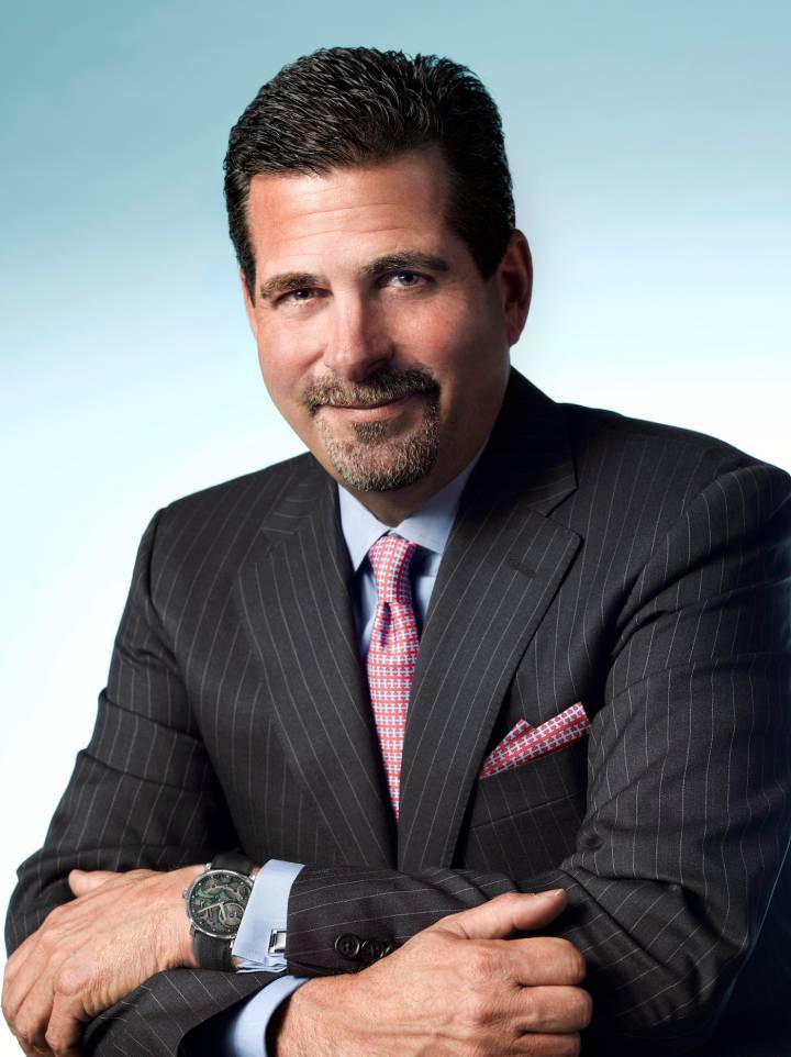 Jeffrey Cohen, Président de Citizen Watch America, est en charge de la relance d'Accutron sous forme de marque en propre, détachée de Bulova. 