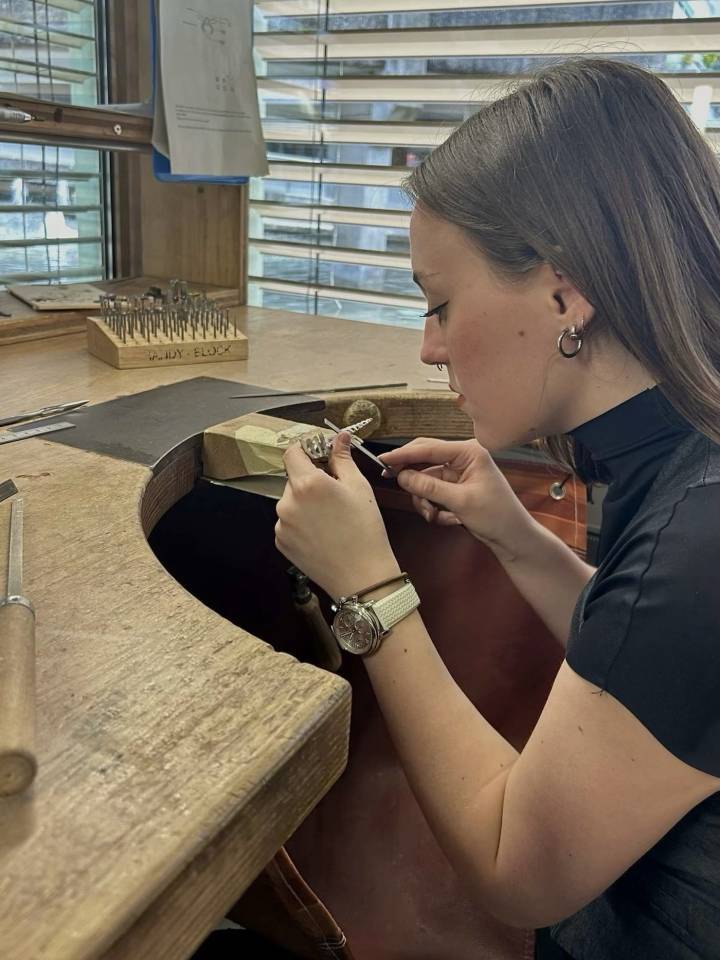 Bucherer récompense une talentueuse future joaillière genevoise