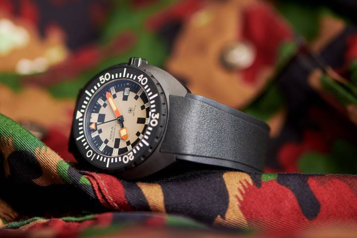 Doxa réédite pour la première fois, à 100 exemplaires seulement, le modèle Army équipant l'unité des Plongeurs d'élite de l'Armée suisse, l'une de ses pièces vintage les plus recherchées. Une collaboration avec Watches of Switzerland, son détaillant exclusif aux Etats-Unis.