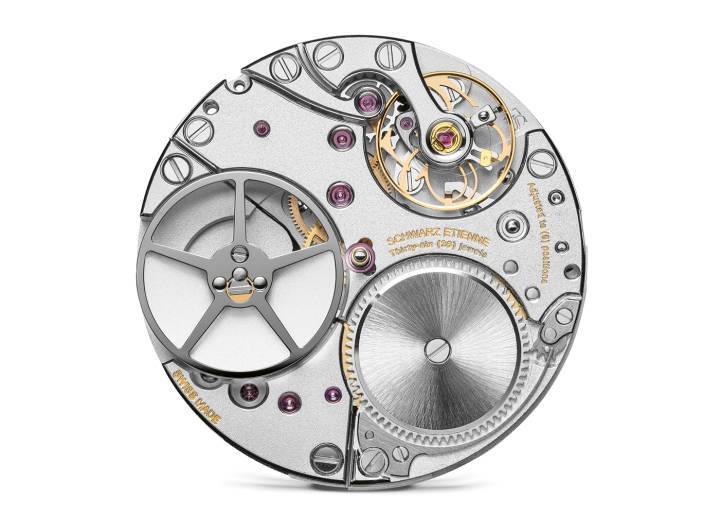 ISE 100.00 Movement (Inverted Schwarz Etienne): Le mouvement automatique inversé est basé sur le calibre ASE. Son inversion permet un dévoilement original sur le cadran, avec son micro-rotor décentré, ainsi que son organe réglant. Réserve de marche de 86 heures. Heures, minutes, petite seconde à 11h.