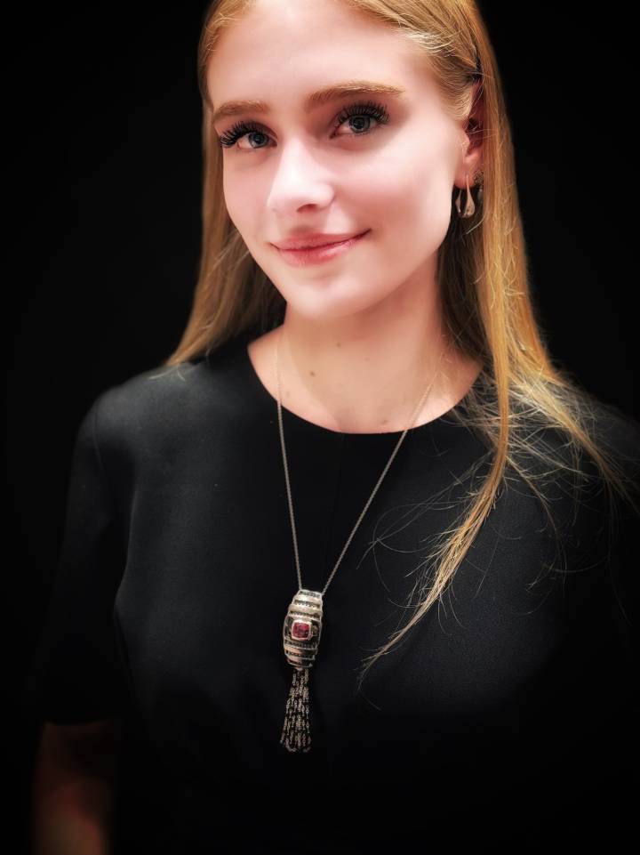 Juliette Perpatoros remporte le Concours Bucherer Fine Jewellery
