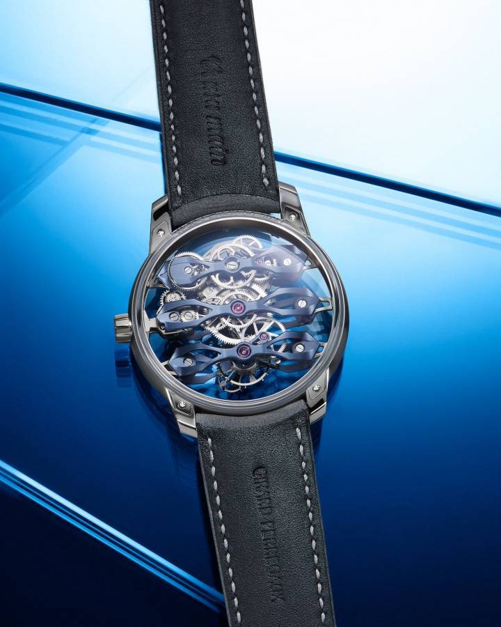 Le modèle Tourbillon Sous Trois Ponts Volants Bucherer Blue célèbre la virtuosité de Girard- Perregaux sous le prisme «Blue». Le mouvement iconique de la marque est considéré comme le plus ancien calibre horloger encore en production. Le garde-temps offre une interprétation moderne de cette tradition de Haute Horlogerie.