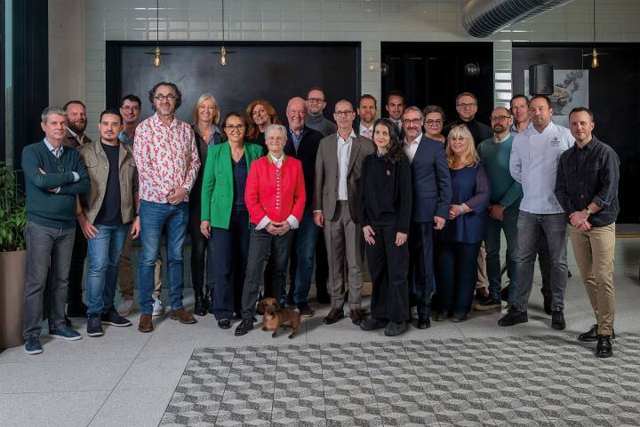 Une photo de groupe des participants au projet PARVIS