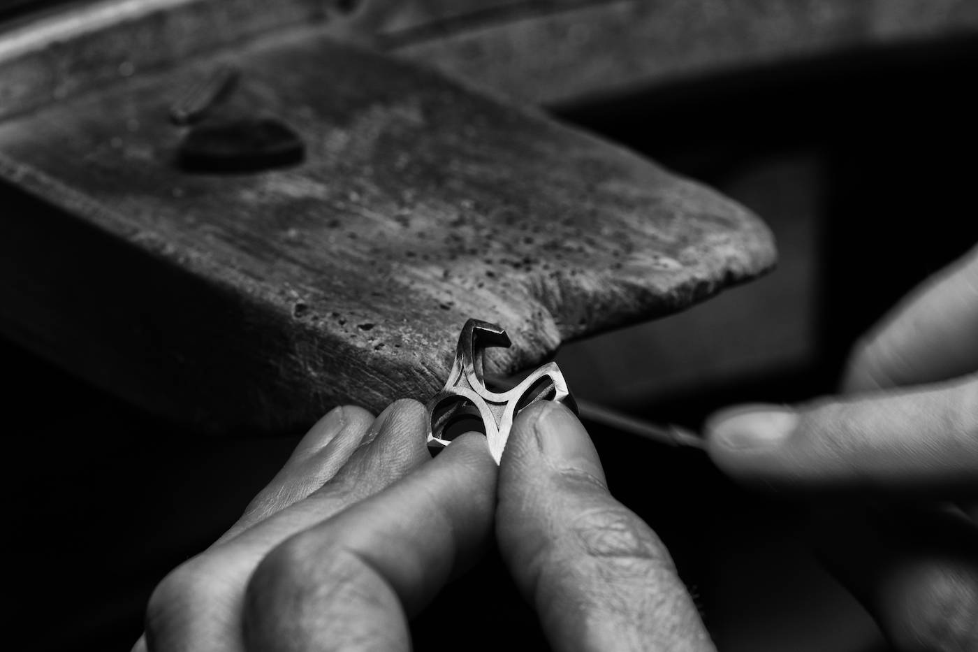 Les bijoux en cep de vigne de Grégoire Maret