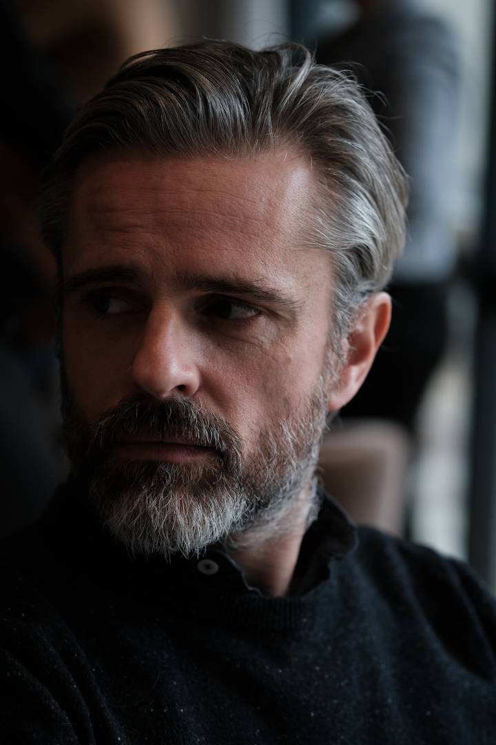 Cédric Bellon, designer horloger, a créé sa marque éponyme de montres-outils les plus éco-responsables possibles, affichant des scores de circularité de plus de 84%, soit près du double de la moyenne de l'industrie.