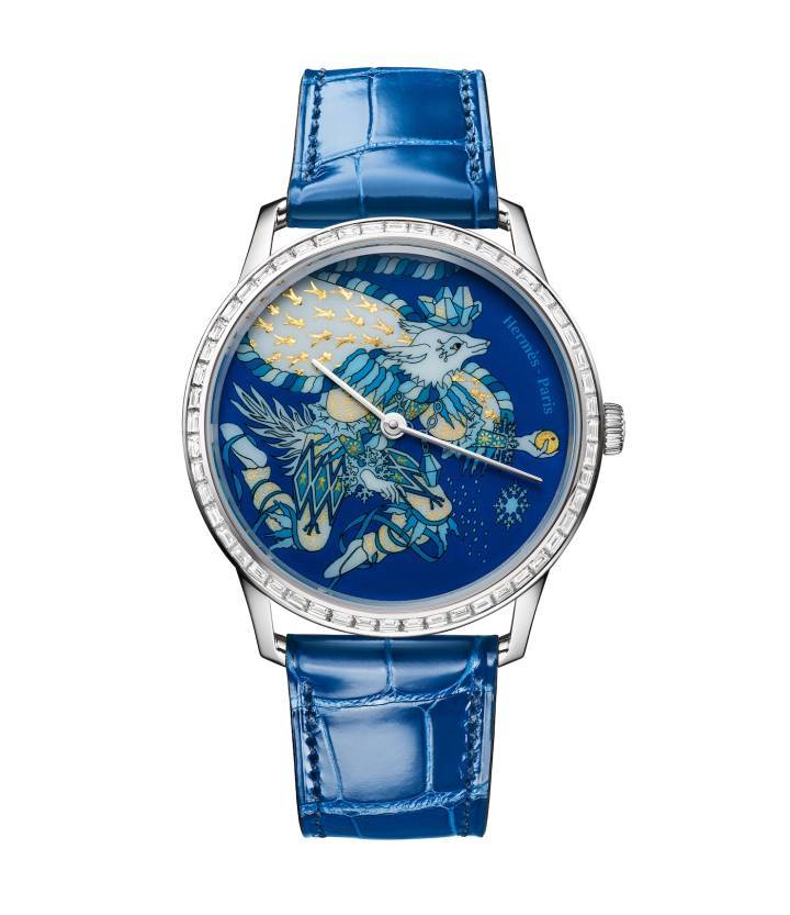 Montre Slim d'Hermès Le Sacre des saisons (2024). Le cadran du modèle «Hiver», en émail miniature et émail paillonné, est réalisé en association avec les Ateliers Blandenier. Édition limitée et numérotée à 12 exemplaires. @Anita Schalefli