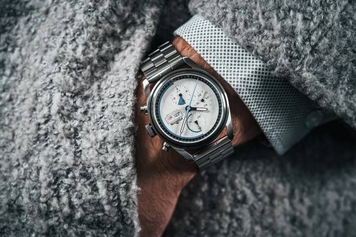 La collection Stratoliner comprend trois modèles en acier inoxydable de 41 mm - White Dust, Cool Gray et Cosmic Gray - dotés du cadran Dust Dial™ inspiré de l'immensité de l'espace. Son calibre Werk 17 a été testé dans la stratosphère en partenariat avec la Swedish Space Corporation.
