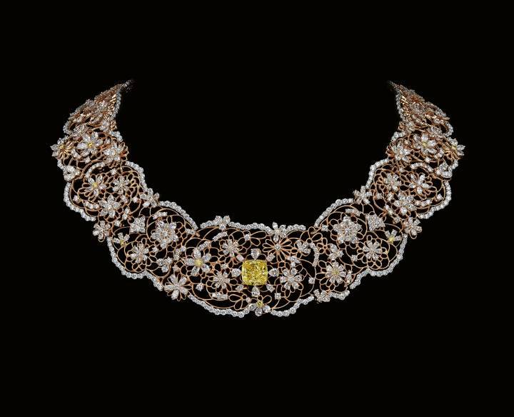 Collier Dior Milly Dentelle or rose, diamants, diamant jaune, et saphir jaune.