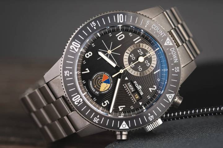  Basée sur l'emblématique Fortis Novonaut, la montre Amadee-24 a été conçue pour résister aux conditions extrêmes d'un environnement similaire à celui de Mars.