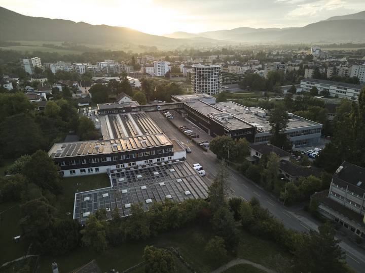 Vue aérienne du Watch Compétence Center de Victorinox à Delémont.