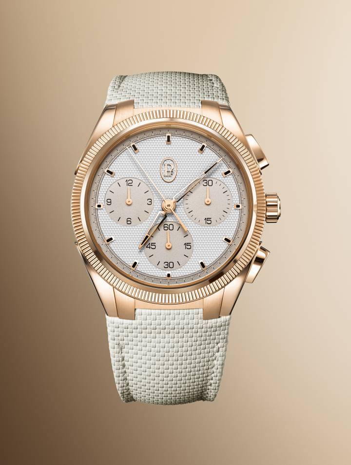 Le chronographe Tonda PF Sport, version Sandstone, est paré d'or rose 18 ct et d'un bracelet en caoutchouc texturé Tufo, du nom de ces roches méditerranéennes à la teinte particulière.