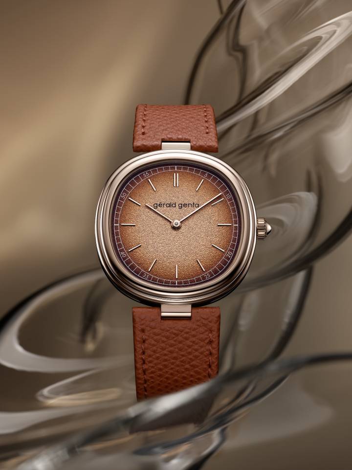Geneva est la nouvelle collection Time Only de Gerald Genta. Ni rond ni carré, le boîtier coussin polyvalent de 38 mm avec ses godrons abrite un cadran à deux segments qui crée de nombreuses illusions d'optique. Le segment extérieur suit la forme unique du boîtier, tandis que le segment intérieur est parfaitement circulaire.