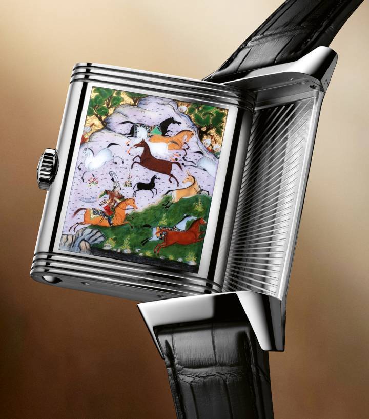 Jaeger-LeCoultre Reverso Tribute Enamel Shahnameh «Rustam Pursues Akvan» (2025), avec au recto un émail «flinqué» alliant guillochage et émaillage, et au verso un émail en peinture miniature inspiré d'une œuvre persane attribuée à Muzaffar ‘Ali, peinte vers 1530-1535.