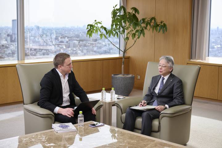 Notre entretien au sommet de la tour Casio avec le CEO Shin Takano, réalisé à Tokyo en janvier 2026.