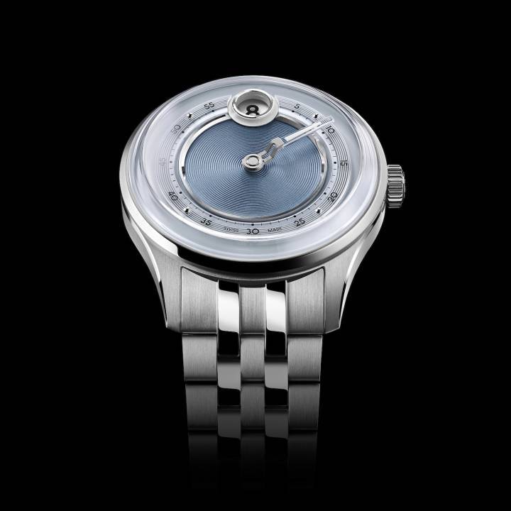 Conçue autour du mouvement modulaire JJ01 de Johannes Jahnke, la C1 Jump Hour Mk V, disponible à partir de 2'800 euros, marque la cinquième génération des célèbres montres à heure sautante de Christopher Ward, une spécialité qui a débuté en 2011 avec la C9 Harrison.