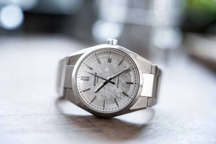 Faisant suite à la première montre à mouvement mécanique lancée dans l'histoire de Casio l'an dernier, ce nouveau modèle Edifice EFK-110, tout juste présenté, allie mouvement automatique, esprit sportif et esthltique typiquement japonaise, pour 279 euros. 
