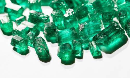 Fura Gems à l'offensive dans la pierre de couleur