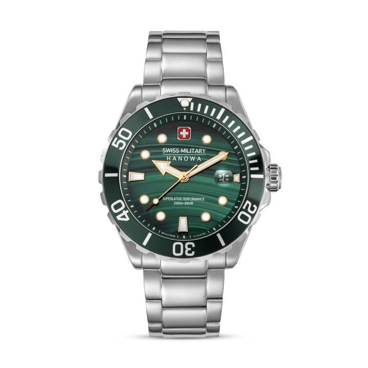 La montre de plongée Offshore Diver Green Water, inspirée de la rivière tessinoise Verzasca et ses couleurs émeraudes que l'on retrouve sur le cadran.