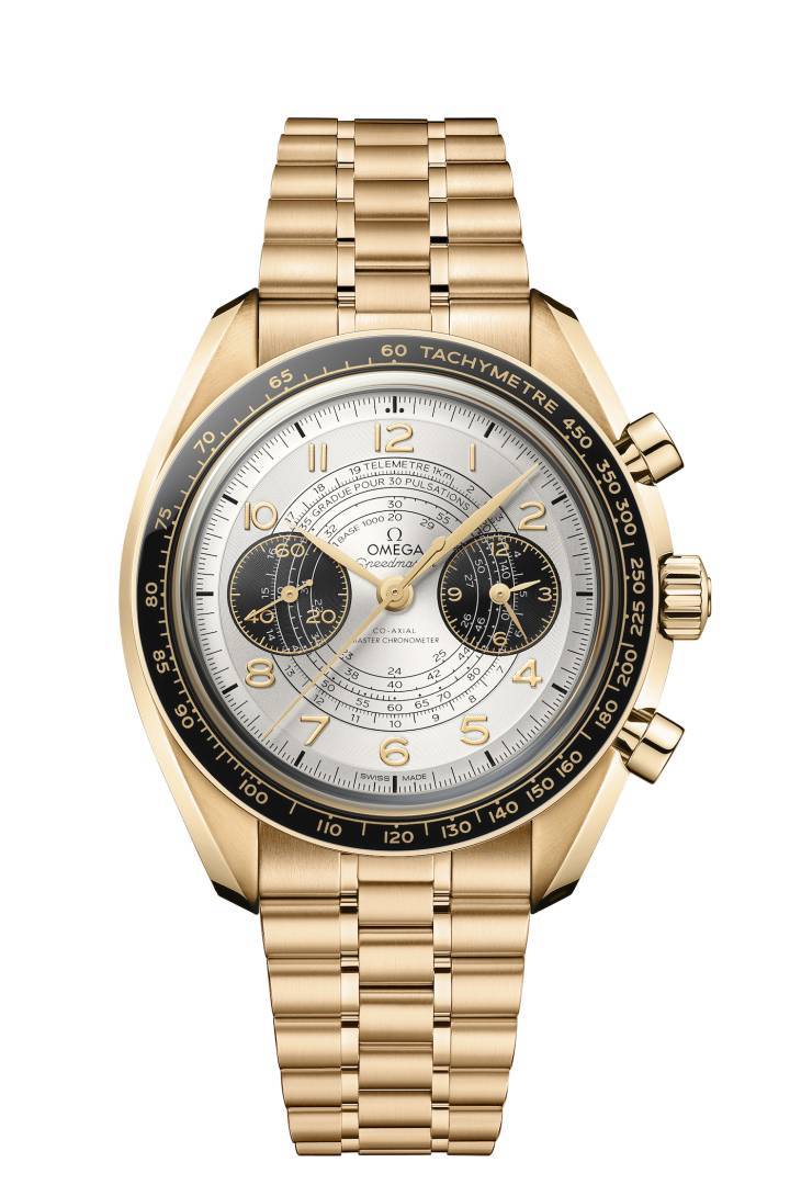  En cette année olympiques, Omega a notamment présenté une nouvelle Speedmaster Chronoscope de 43 mm aux couleurs des JO de Paris 2024. Celle-ci se distingue par son cadran opalin blanc argenté, sur lequel sont reportées trois échelles de chronométrage gris foncé au design «escargot» des années 1940: une échelle tachymétrique, une échelle pulsométrique et une échelle télémétrique.