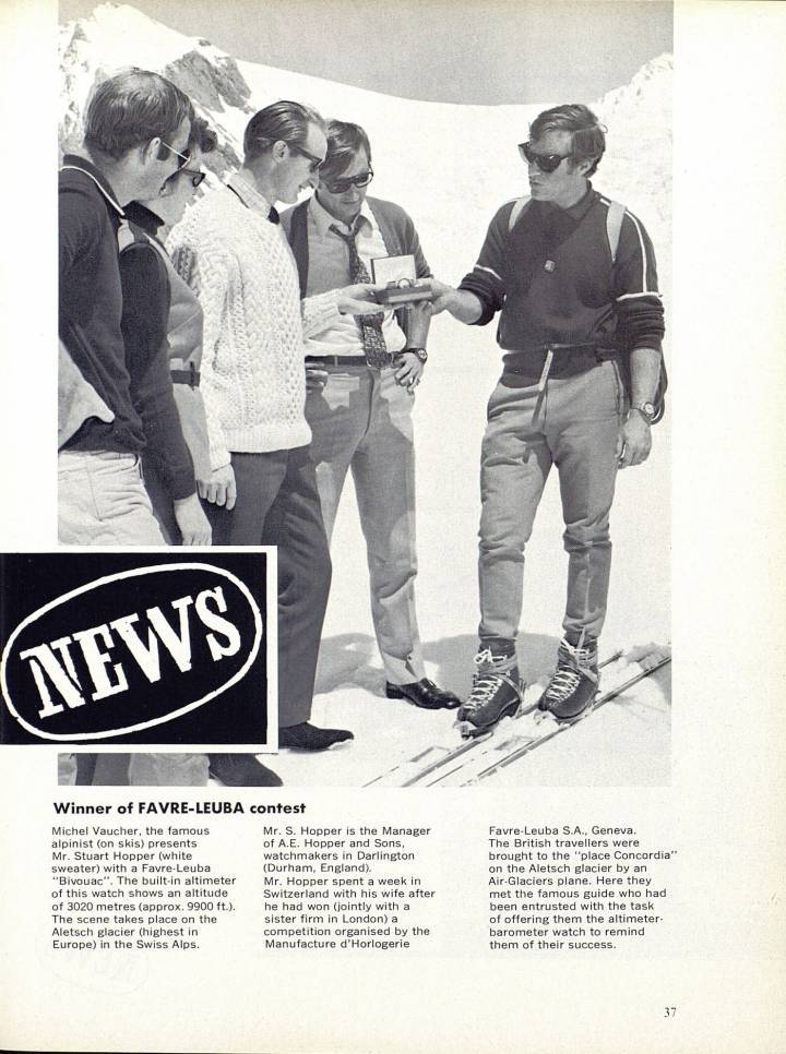 Favre-Leuba est l'une des plus anciennes marques horlogères suisses. Dans cette archive Europa Star, le célèbre alpiniste Michel Vaucher (à skis) remet à Stuart Hopper (pull blanc) un modèle Bivouac dont l'altimètre incorporé indique une altitude de 3'020 mètres. La scène se passe en 1969 sur le glacier d'Aletsch, le plus grand glacier d'Europe, dans les Alpes suisses. 