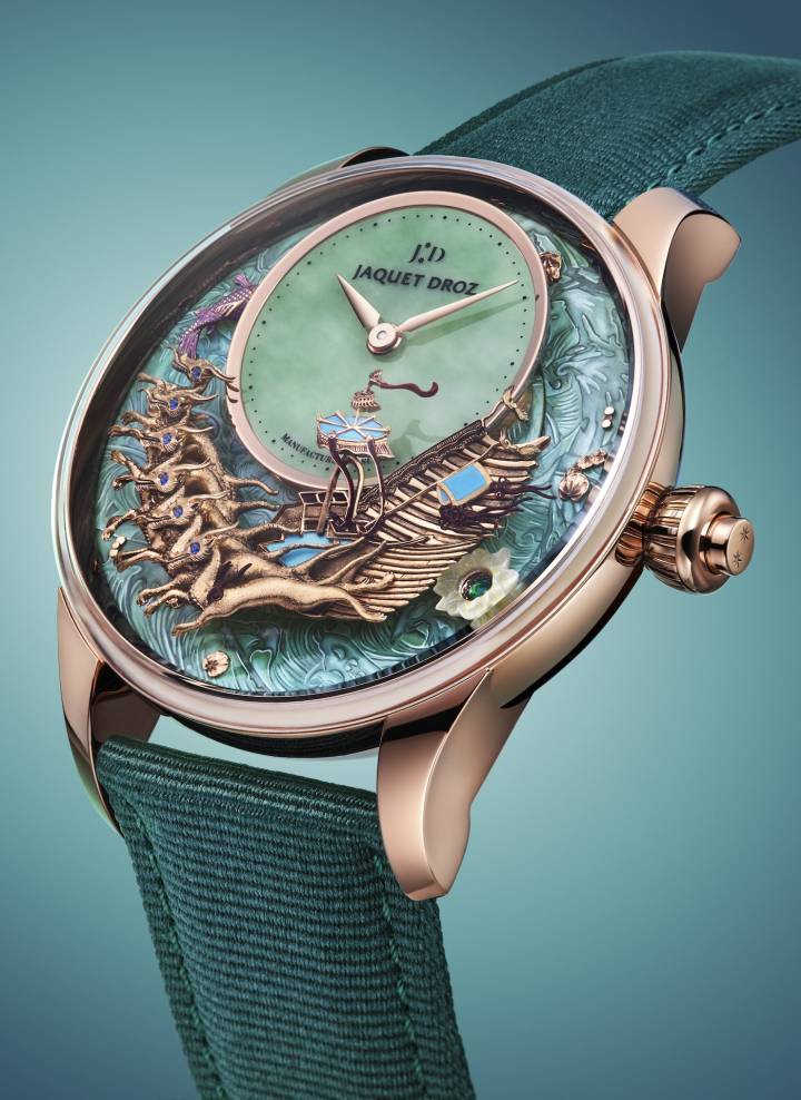 Le modèle Luo River Automaton trouve son origine chez Wang Limin, héritière de la broderie Quejinxiu, qui maîtrise l'art du fil d'or et ses techniques associées — teinture, peinture, incrustation. Pour la Luo River Automaton, presque tous les artisans de Jaquet Droz ont été mobilisés: gravure, sculpture, peinture, sertissage, horlogerie.