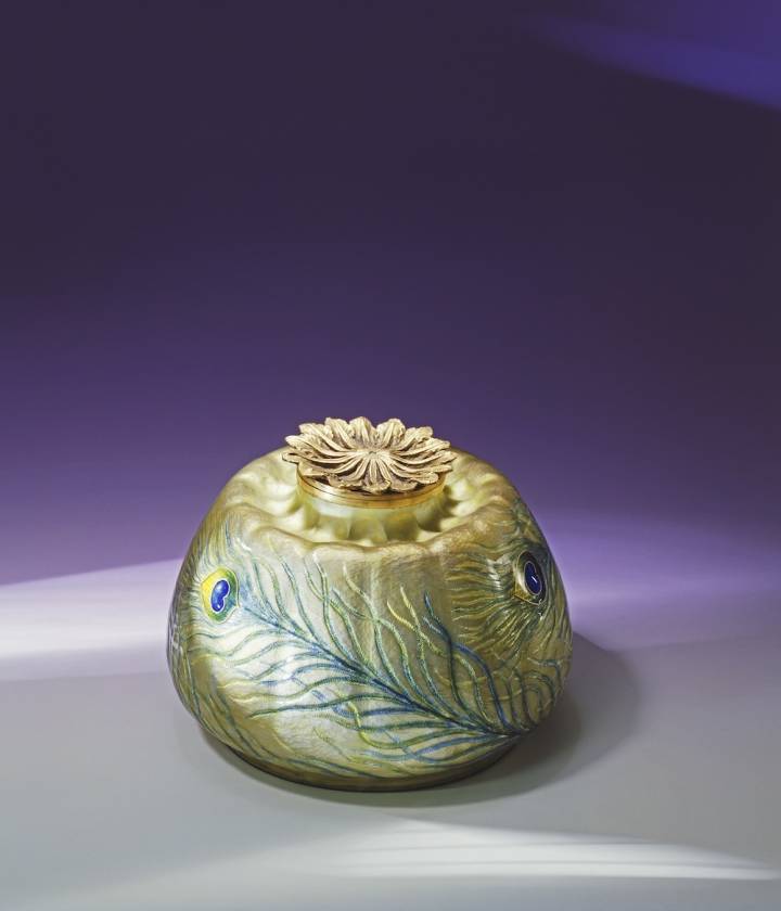 Encrier en forme de fleur de pavot Eugène Feuillâtre (Dunkerque, 1870 - ?, 1916) Paris vers 1900 Argent embouti, martelé, ciselé, vermeil, fond d'émail translucide sablé avec épargnes brillantes, émail translucide brillant cloisonné or, émail en léger relief Haut. 6,5, diam. 9 cm Ville de Genève, Musées d'art et d'histoire, acquis de l'auteur, Paris, 1900 Inv. E 0150