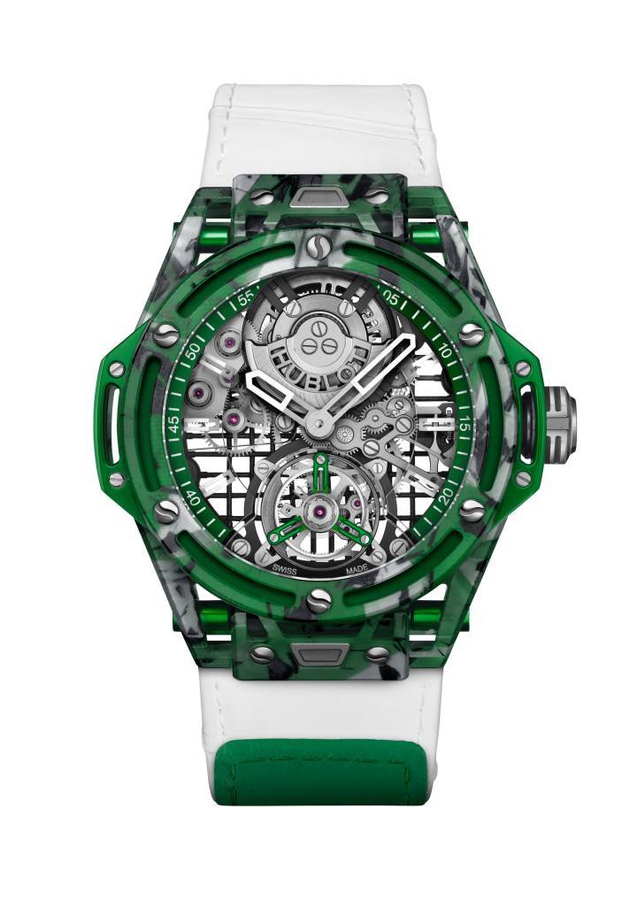 À l'occasion de toute victoire future de Novak Djokovic, Hublot ajoutera une nouvelle montre, dont la couleur sera choisie en fonction de la surface du tournoi. Le boîtier de 44 mm est fabriqué à partir d'un composite spécial développé par Hublot à partir des polos Lacoste et des raquettes Head du tennisman.