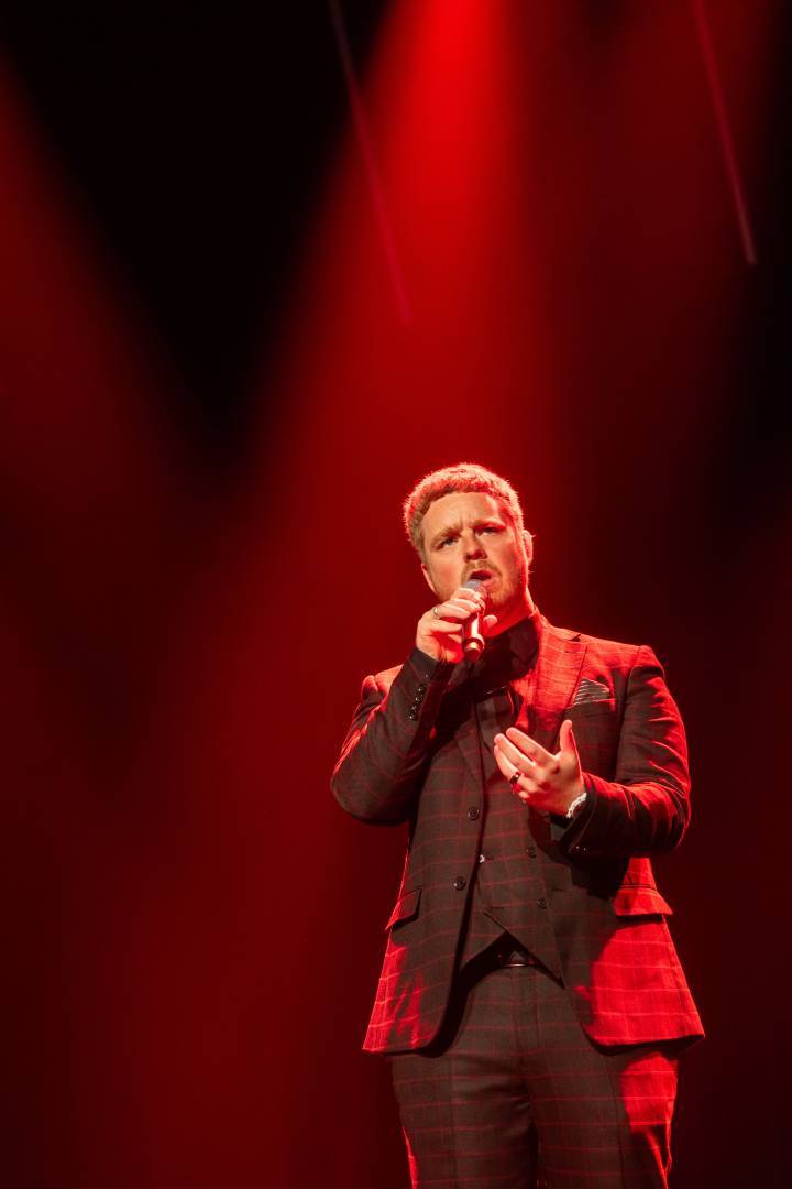 Tom Ball, le gagnant de Britain's Got Talent 2022, sur scène lors du Watch City Gala