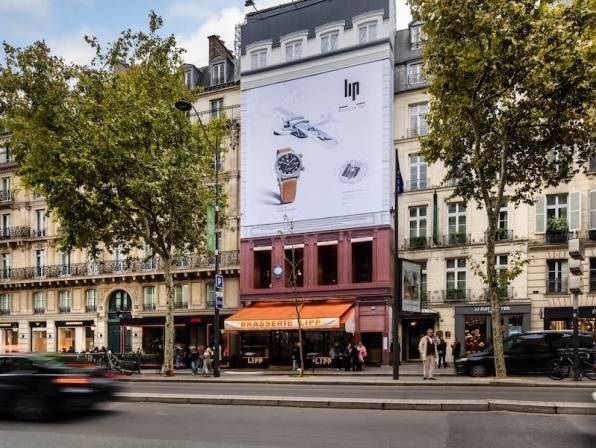 L'aventure Horlogerie LIP x Brasserie LIPP se poursuit... avec un sac