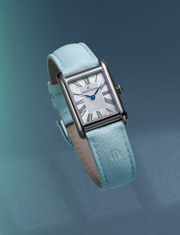 Maurice Lacroix propose une nouvelle interprétation de son modèle Fiaba, d'une dimension de 24 mm x 34 mm et qui s'inspire de la rondeur apaisante d'un galet.